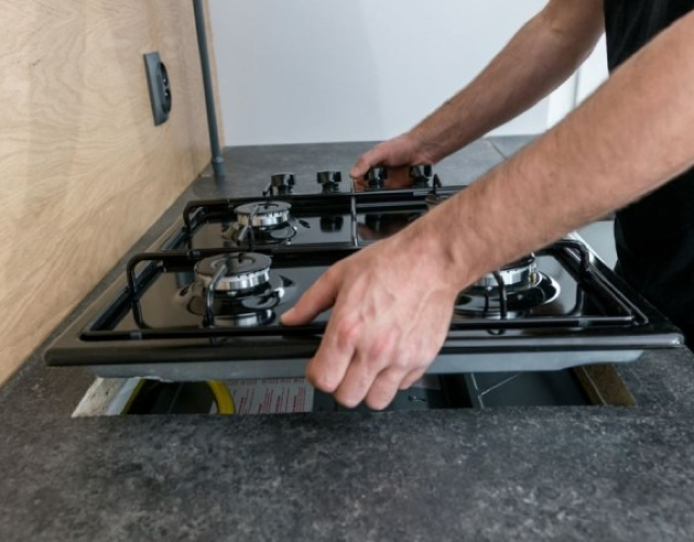 Tăng tuổi thọ cho bếp gas âm bằng cách lắp đặt đúng kỹ thuật