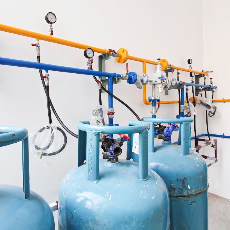 Bước 3: Tiến hành lắp đặt hệ thống gas 